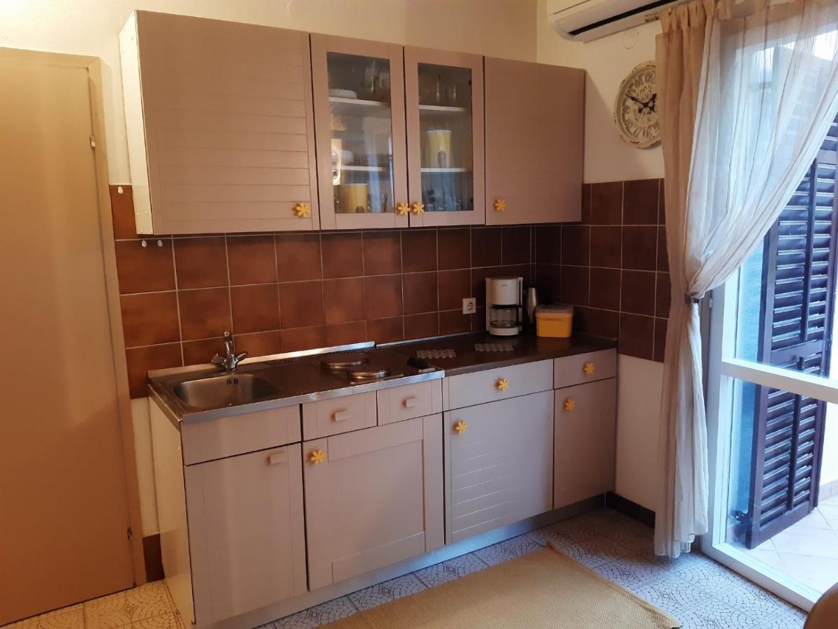 Apartment Tonci Rab Town Bagian luar foto