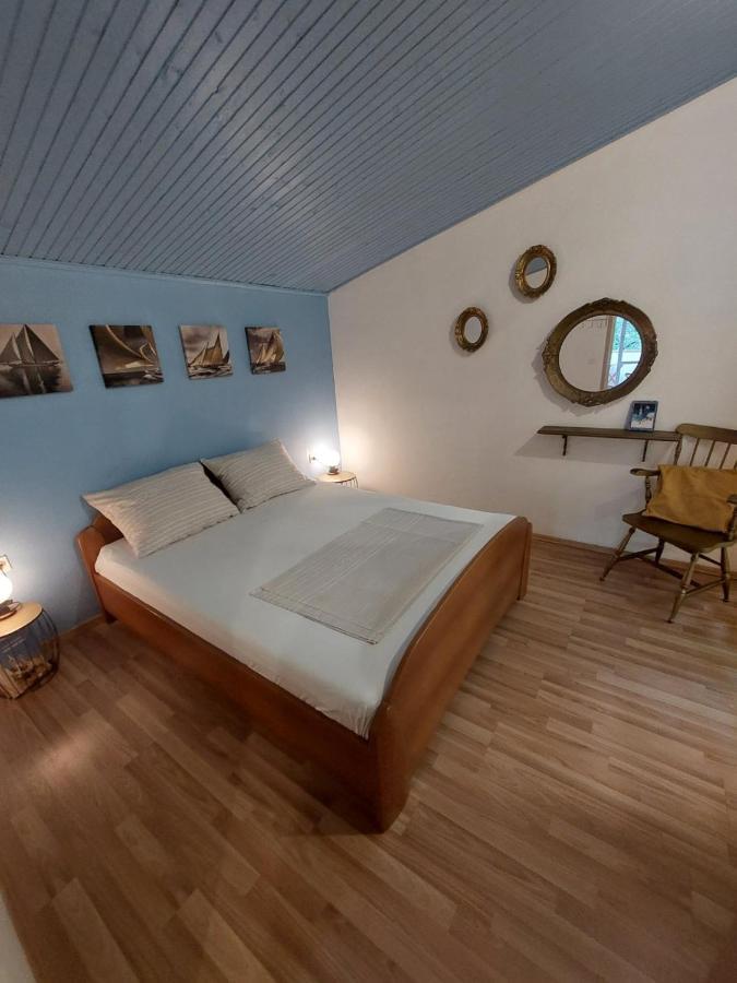 Apartment Tonci Rab Town Bagian luar foto